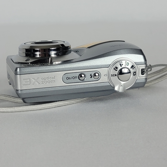 Kodak EasyShare C813 8.2 Megapixels Digital Camera Silver 1GB SD TESTED WORKS - Picture 10 of 13